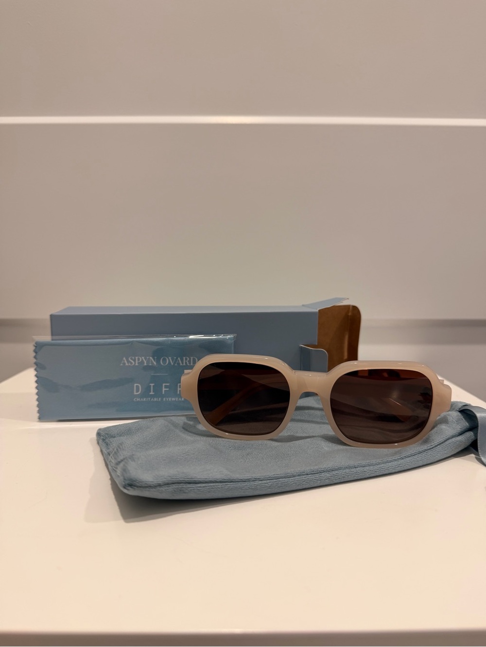 Diff Eyewear Beige Square Sunglasses with Brown Lenses